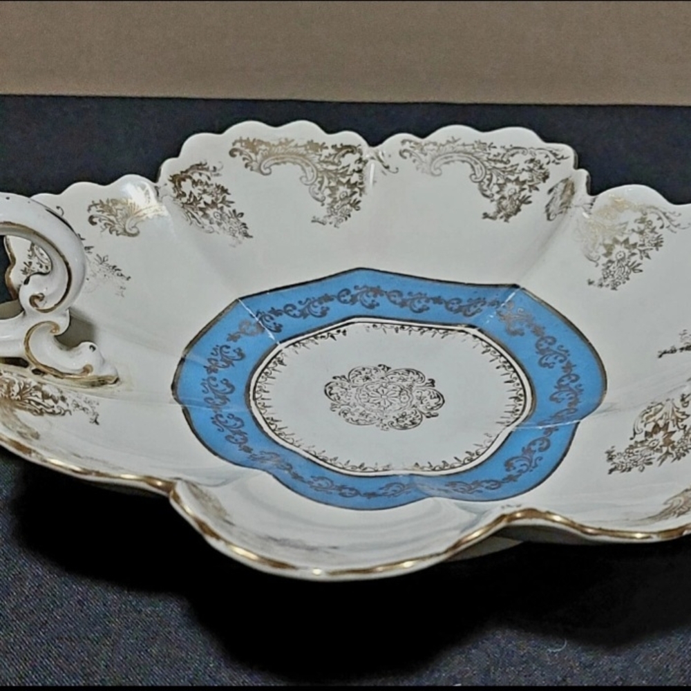 Antique ~O. & E. G ~ Royal Austria ~ LEAF SHAPED CANDY DISH